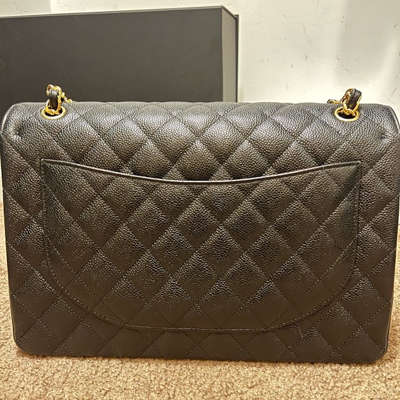 Chanel Maxi Flap - Picture 2 of 12